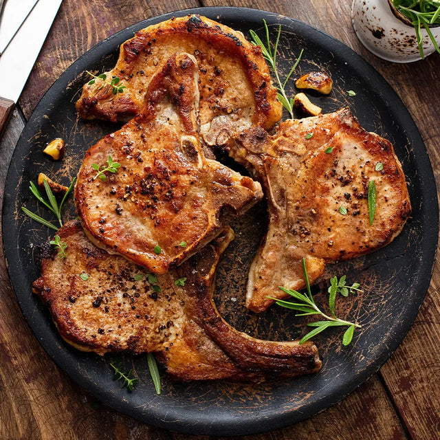 Pan-fried bone-in pork chops with garlic and herbs – pork chop cooking idea
